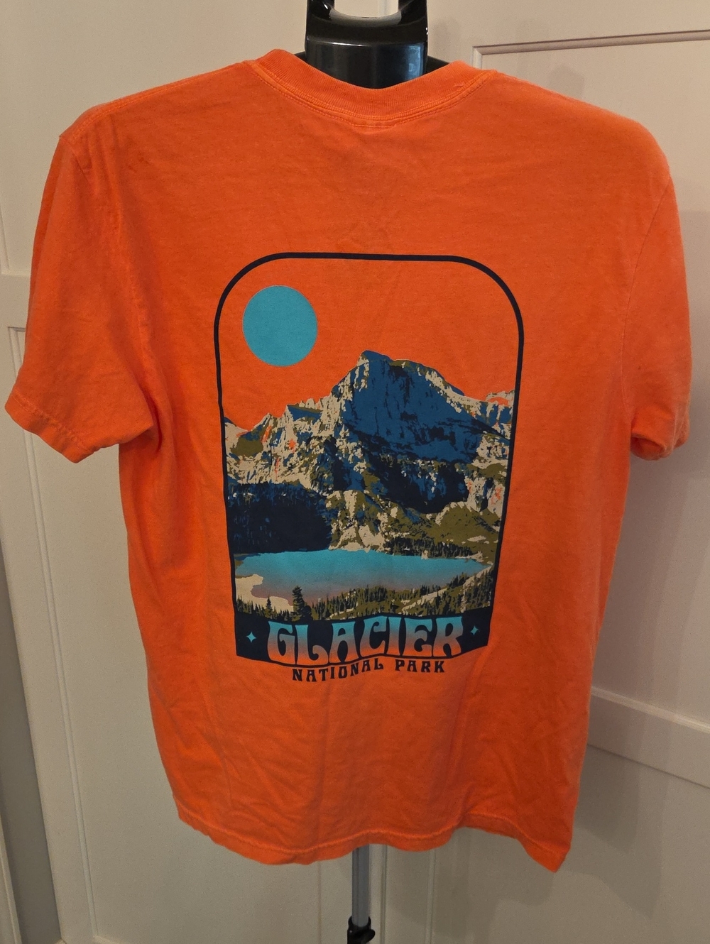 Glacier National Park Graphic Tee - Salmon Orange Size M.